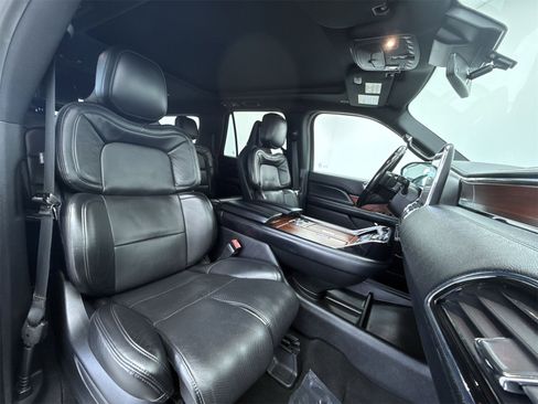 Used 2021 Lincoln Navigator L Reserve image 13