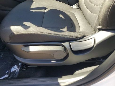 Certified 2026 Hyundai Tucson SE image 12