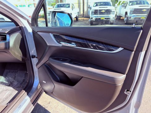 Used 2024 Cadillac XT6 Premium Luxury image 11