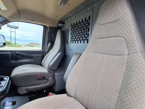 Used 2020 Chevrolet Express 2500 RWD image 12