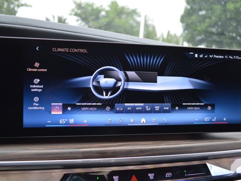 Certified 2023 BMW i7 xDrive60 AWD/4WD image 22