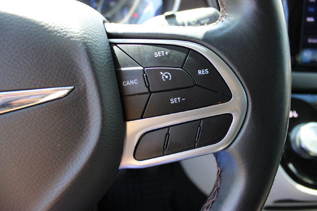Used 2018 Chrysler Pacifica Touring-L w/ Tire & Wheel Group FWD image 15