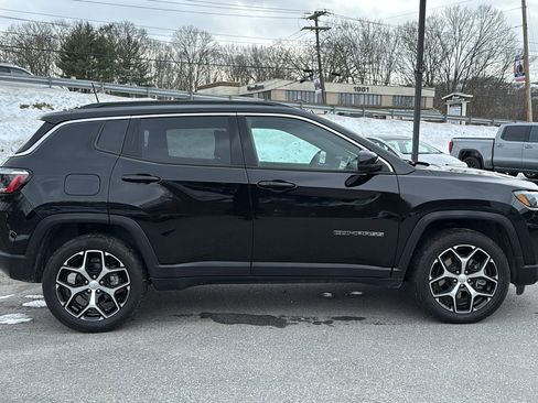 Certified 2024 Jeep Compass Limited image 3