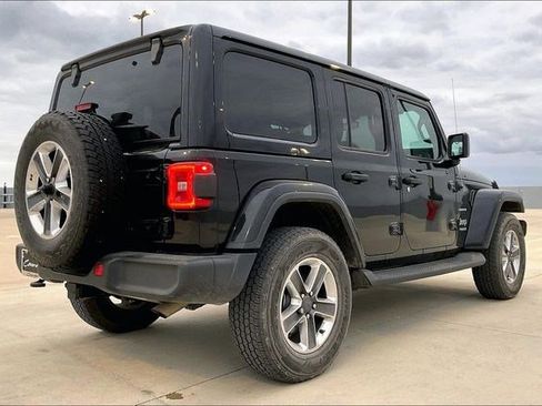 Used 2019 Jeep Wrangler Unlimited Sahara image 4