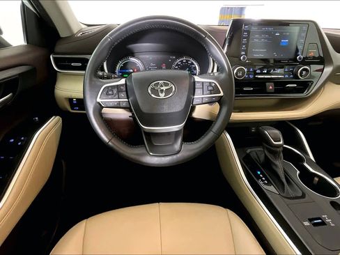Used 2022 Toyota Highlander XLE image 5