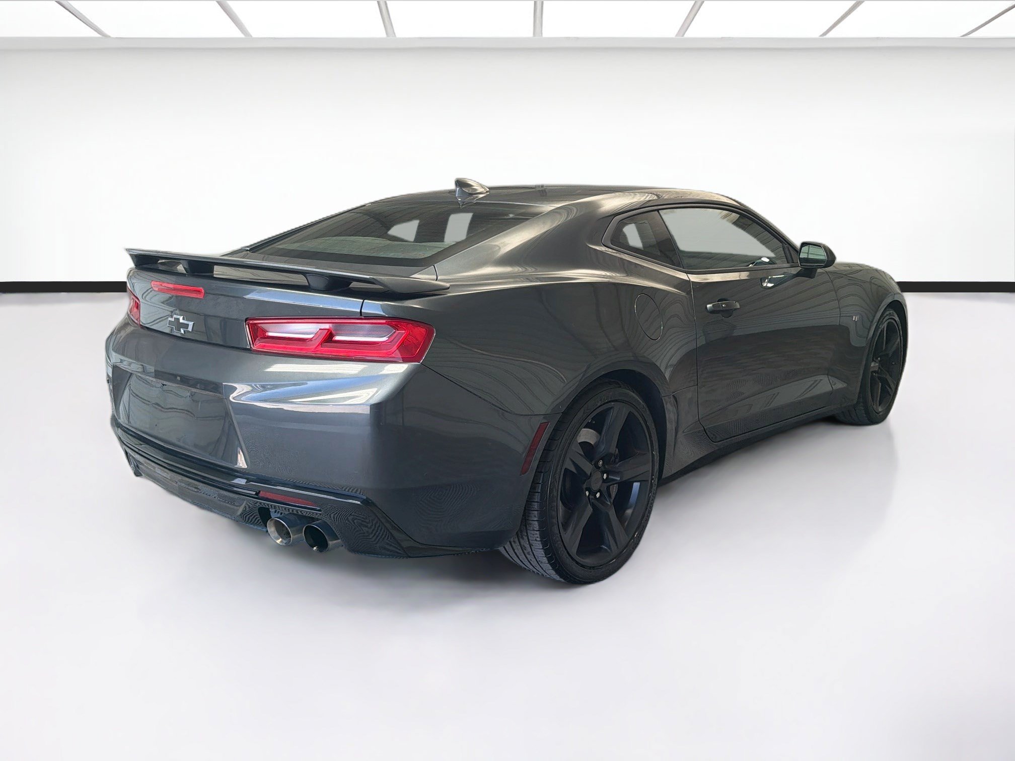 Used 2018 Chevrolet Camaro SS RWD image 4