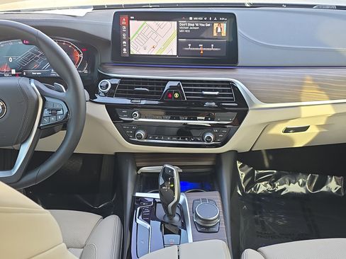 Used 2023 BMW 540i w/ Premium Package image 16