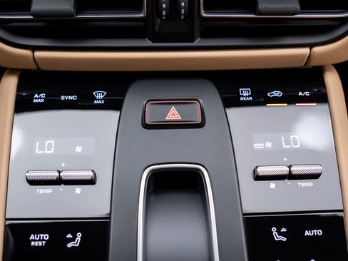 Certified 2026 Porsche Macan S AWD/4WD image 17