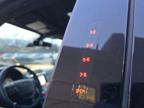 Used 2018 Ford Explorer Platinum image 14