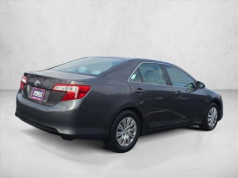 Used 2014 Toyota Camry L image 5