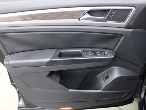 Used 2019 Volkswagen Atlas SE w/ Panoramic Sunroof Package FWD image 15