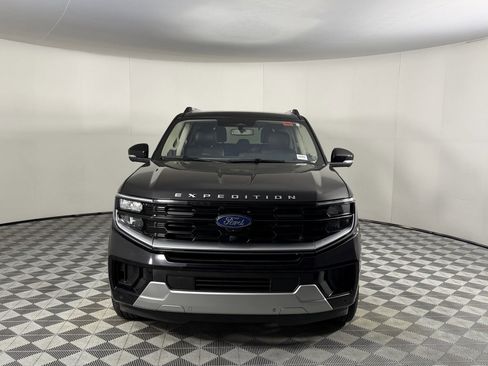 Used 2025 Ford Expedition Platinum w/ Driver's Package image 5