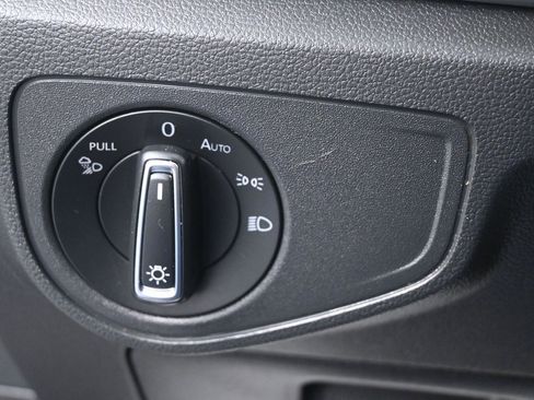 Used 2022 Volkswagen Atlas Cross Sport SE w/ Black Wheel Package image 23