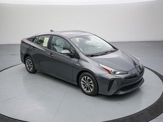 Used 2019 Toyota Prius Limited w/ Premium Convenience Package video 2
