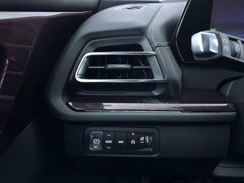 Used 2025 Chevrolet Traverse Z71 image 33