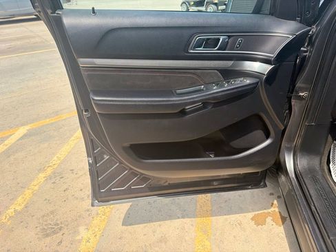 Used 2018 Ford Explorer XLT w/ Equipment Group 202A AWD/4WD image 10