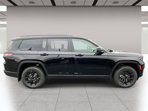 New 2025 Jeep Grand Cherokee L Altitude image 2
