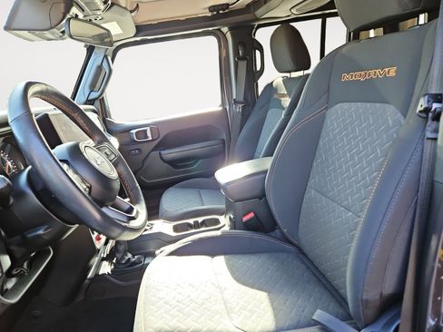 Used 2024 Jeep Gladiator Mojave w/ Safety Group image 9