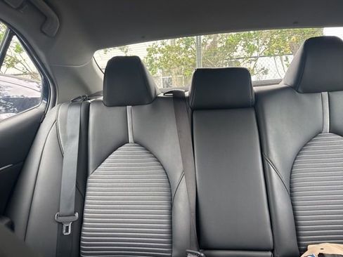 Used 2018 Toyota Camry SE w/ Moonroof Package FWD image 13