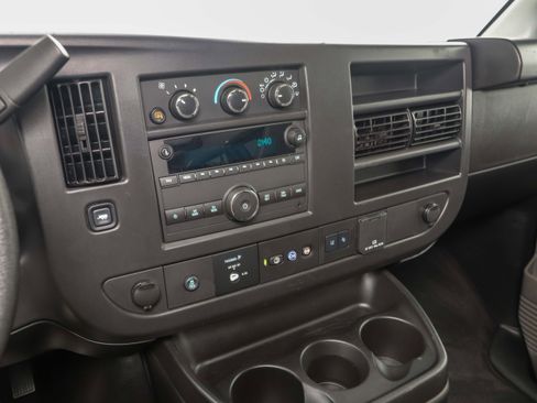 Used 2025 Chevrolet Express 3500 LT w/ LT Preferred Equipment Group RWD image 17