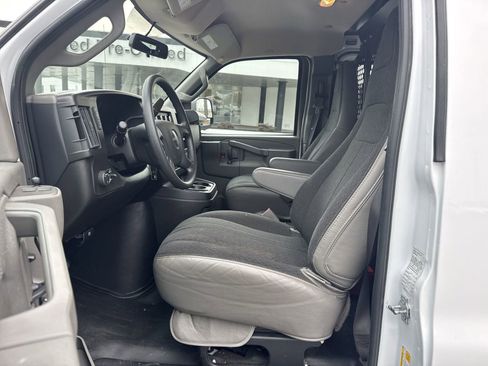 Used 2024 GMC Savana 2500 w/ Driver Convenience Package image 16