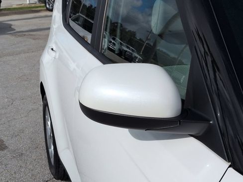 Used 2025 Kia Soul LX w/ LX Technology Package FWD image 11