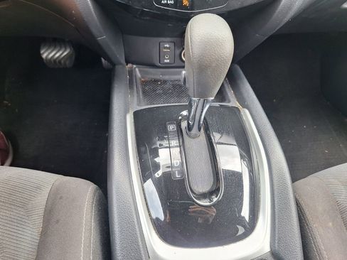 Used 2016 Nissan Rogue SV FWD image 16