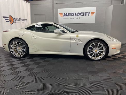 Used 2012 Ferrari California Base image 12