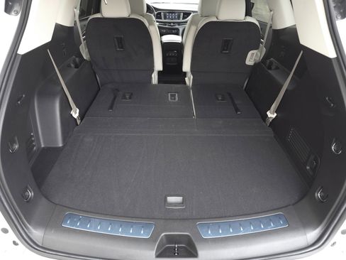 Used 2023 Buick Enclave Essence image 34