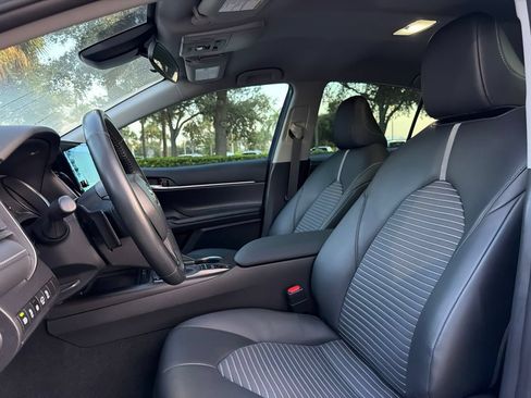 Used 2023 Toyota Camry SE FWD image 6