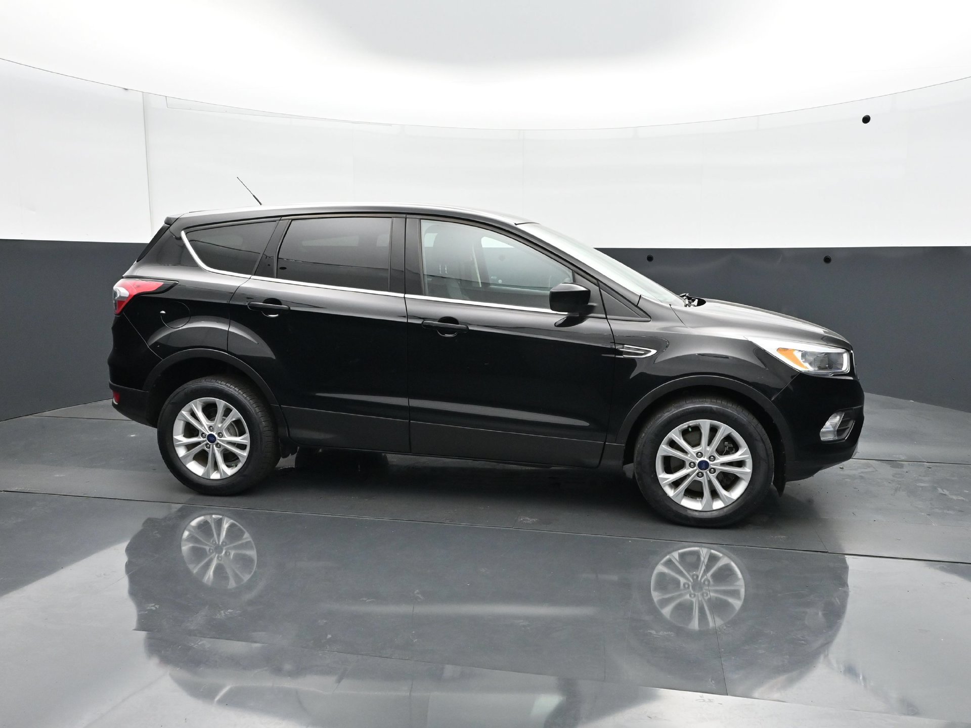 Used 2017 Ford Escape SE AWD/4WD image 8