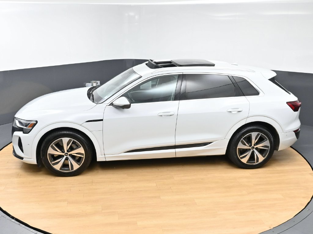 Used 2024 Audi Q8 e-tron Premium Plus w/ Premium Plus Package AWD/4WD image 47