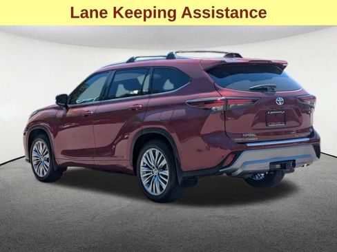 Used 2025 Toyota Highlander Platinum AWD/4WD image 7