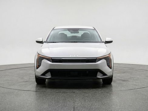 Used 2025 Kia K4 LXS image 2