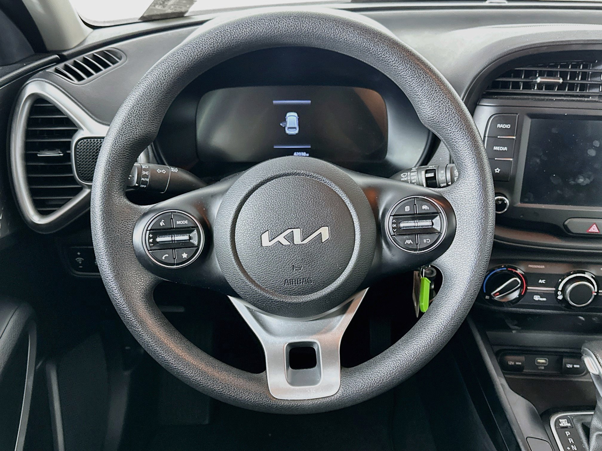 Used 2025 Kia Soul LX w/ LX Technology Package FWD image 18