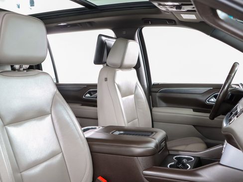 Used 2021 GMC Yukon XL SLT w/ SLT Luxury Plus Package image 32