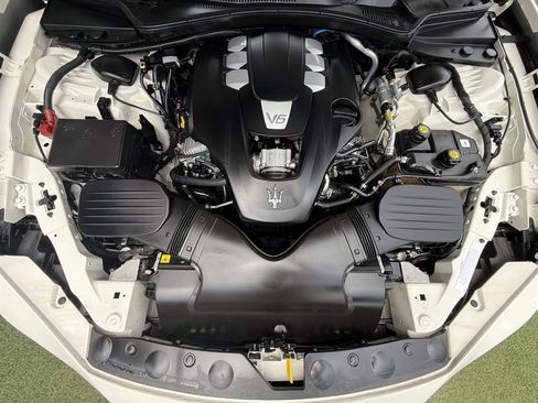 Used 2018 Maserati Ghibli GranSport RWD image 29
