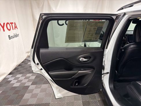 Used 2022 Jeep Cherokee Limited image 18