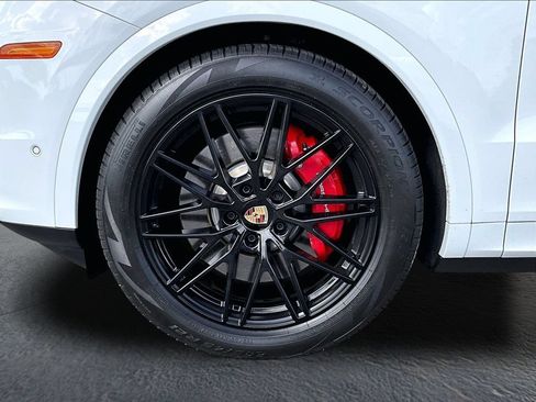 Certified 2025 Porsche Cayenne S AWD/4WD image 11