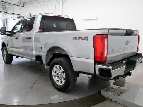 Used 2023 Ford F250 XLT AWD/4WD image 5