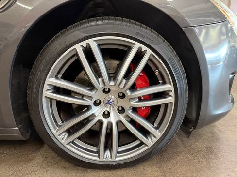 Used 2017 Maserati Quattroporte S GranSport RWD image 25