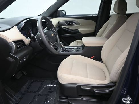 Used 2023 Chevrolet Traverse LS FWD image 11