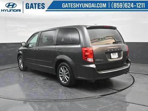 Used 2016 Dodge Grand Caravan SE image 8