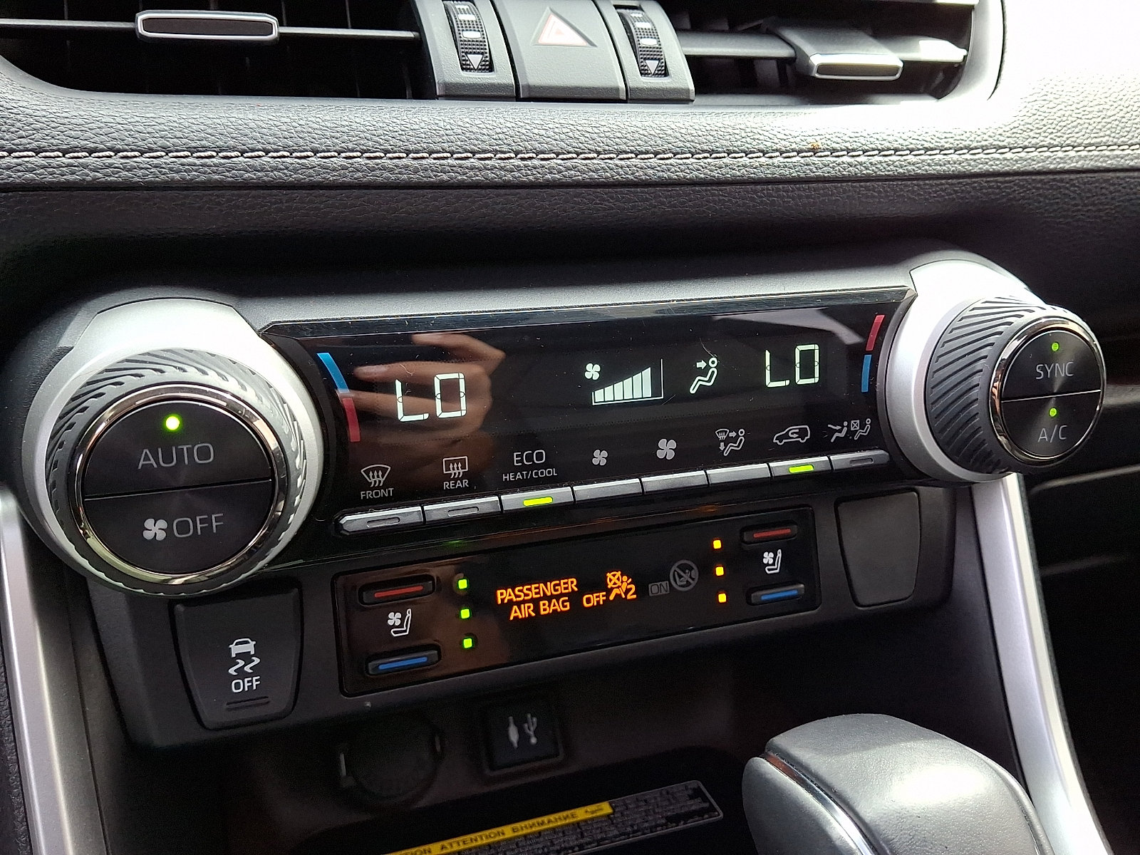 Used 2019 Toyota RAV4 Limited w/ Advanced Technology Package AWD/4WD image 17