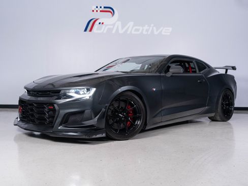 Used 2018 Chevrolet Camaro SS RWD image 1