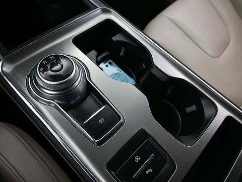 Used 2022 Ford Edge Titanium image 28