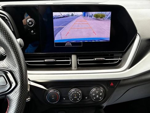Used 2024 Chevrolet Trax RS FWD image 18