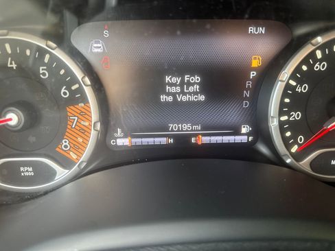Used 2023 Jeep Renegade Altitude AWD/4WD image 11