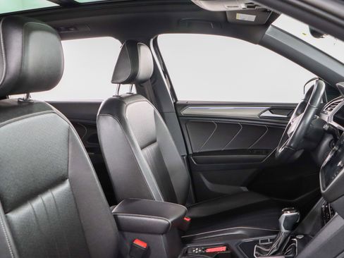 Used 2022 Volkswagen Tiguan SE R-Line image 27