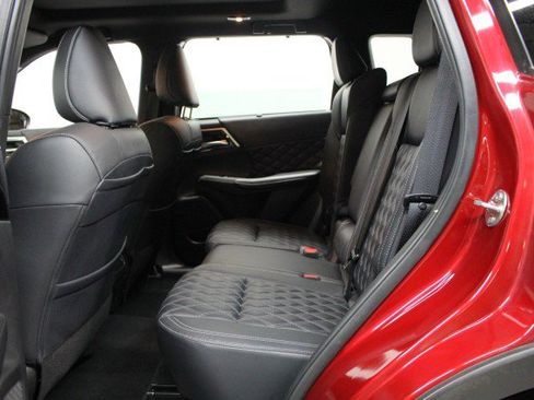 Used 2023 Mitsubishi Outlander SEL image 28